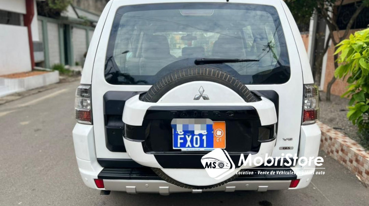 MobriStore Mitsubishi Pajero gls