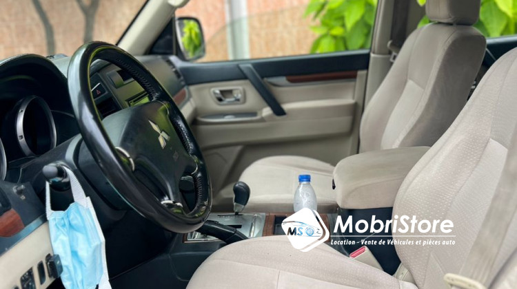 MobriStore Mitsubishi Pajero gls
